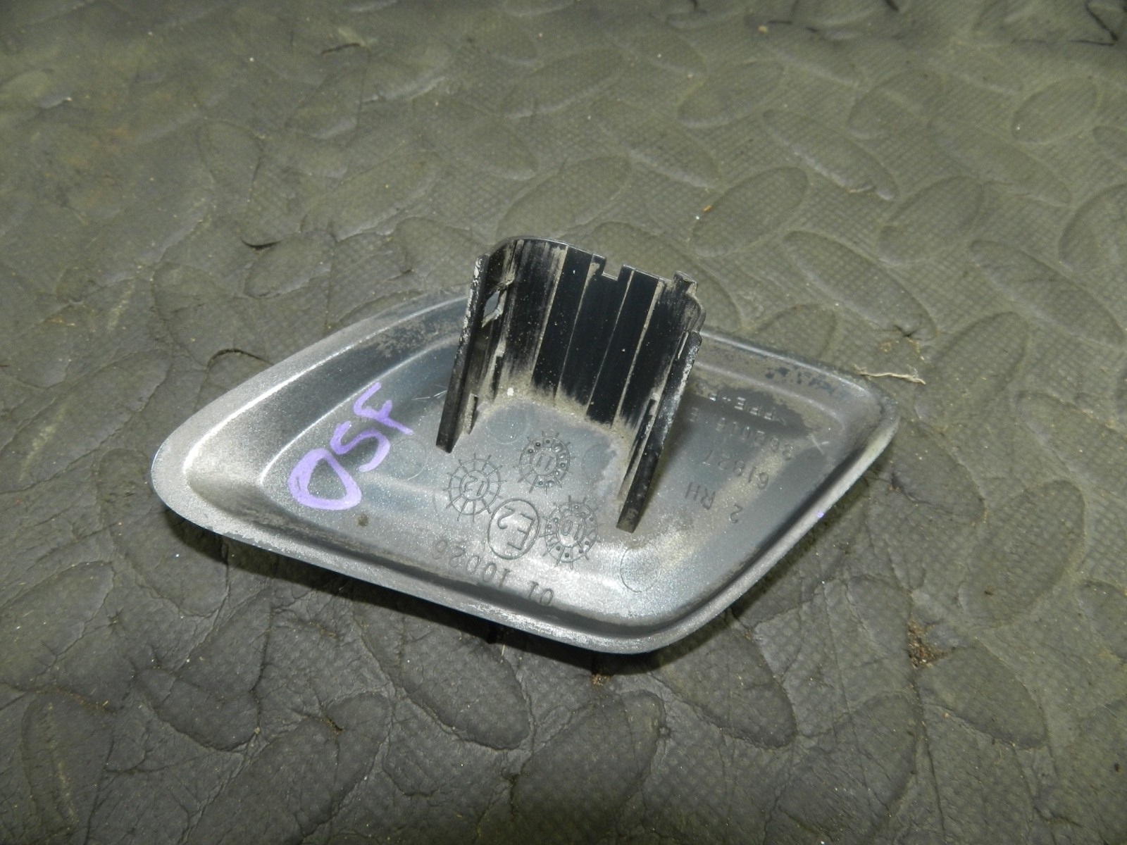 172. 2011 JEEP GRAND CHEROKEE MK4 WK2 DRIVER FRONT BUMPER HEADLIGHT WASHER COVER - Image 3
