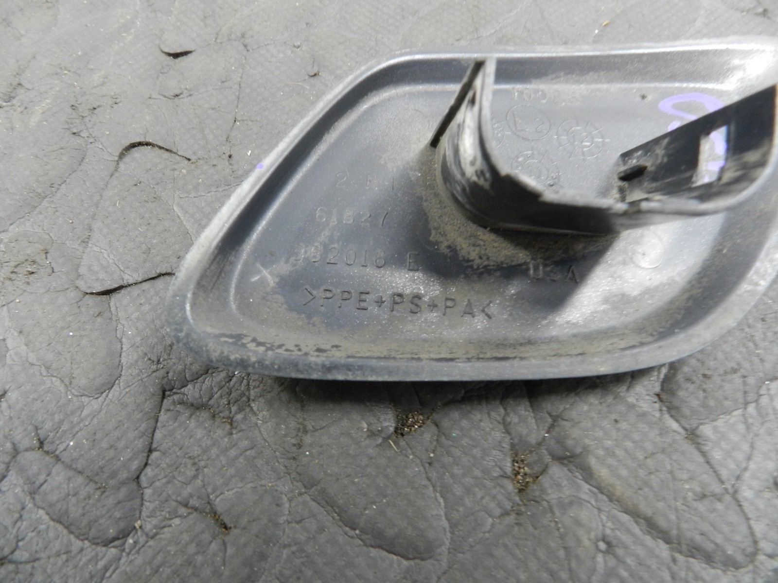 172. 2011 JEEP GRAND CHEROKEE MK4 WK2 DRIVER FRONT BUMPER HEADLIGHT WASHER COVER - Image 5