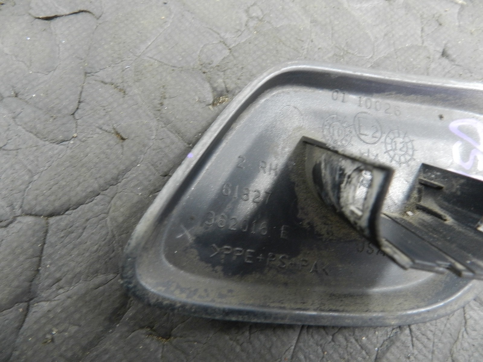 172. 2011 JEEP GRAND CHEROKEE MK4 WK2 DRIVER FRONT BUMPER HEADLIGHT WASHER COVER - Image 6