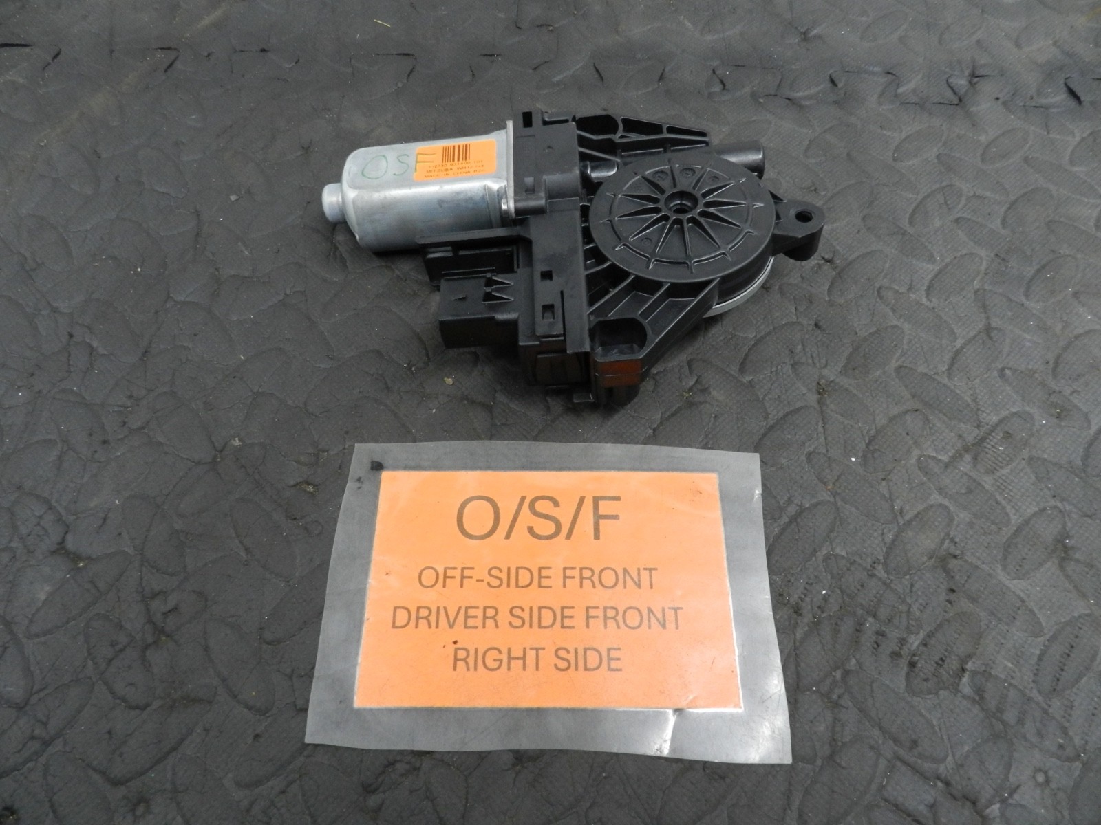 172. 2011 JEEP GRAND CHEROKEE MK4 WK2. DRIVER SIDE FRONT WINDOW MOTOR - Image 2