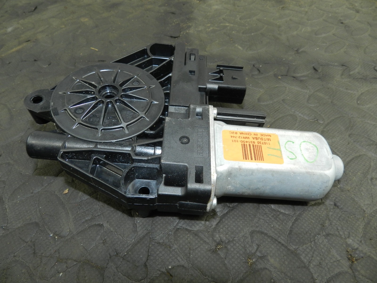 172. 2011 JEEP GRAND CHEROKEE MK4 WK2. DRIVER SIDE FRONT WINDOW MOTOR - Image 5