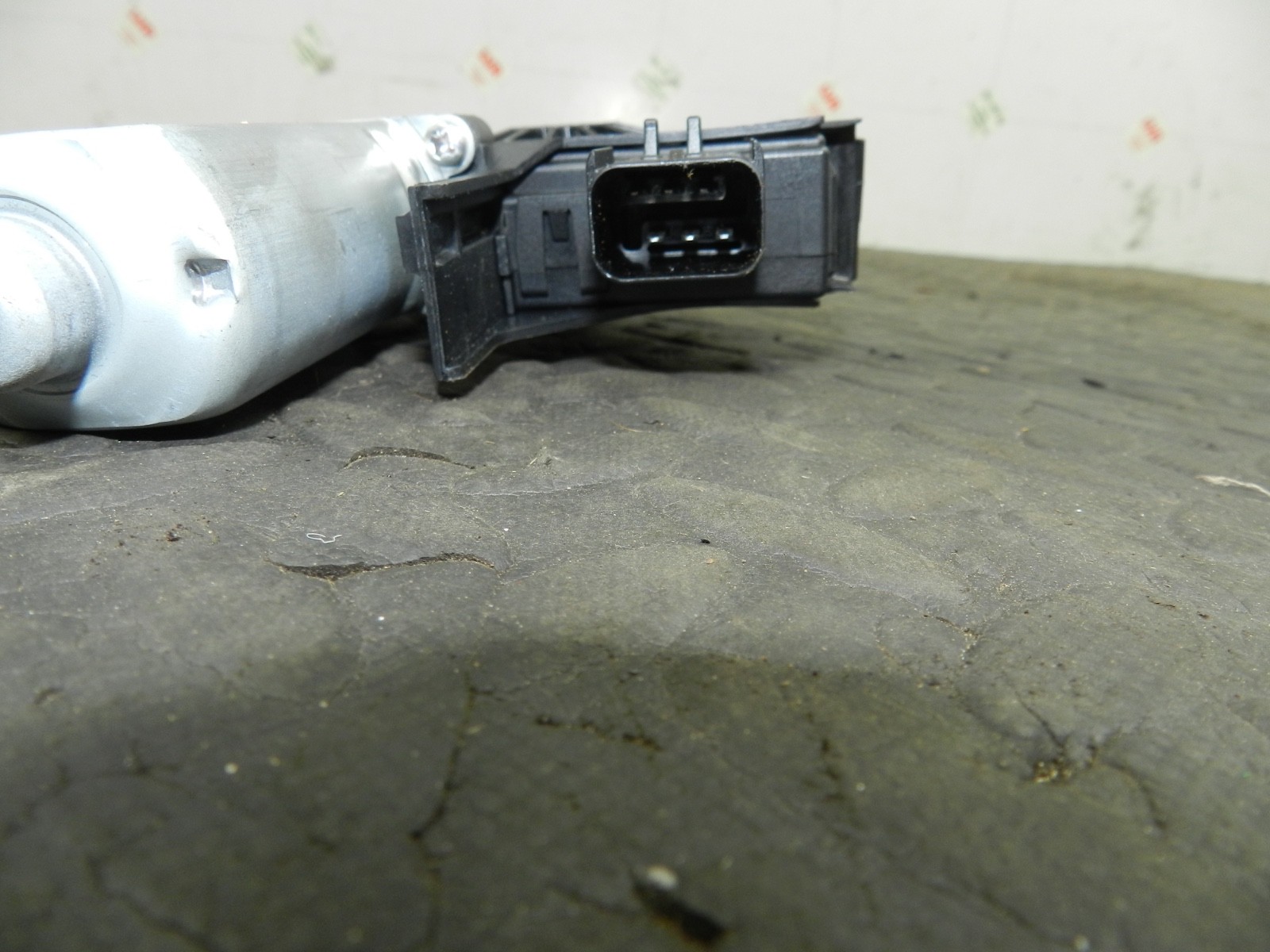 172. 2011 JEEP GRAND CHEROKEE MK4 WK2. DRIVER SIDE FRONT WINDOW MOTOR - Image 8