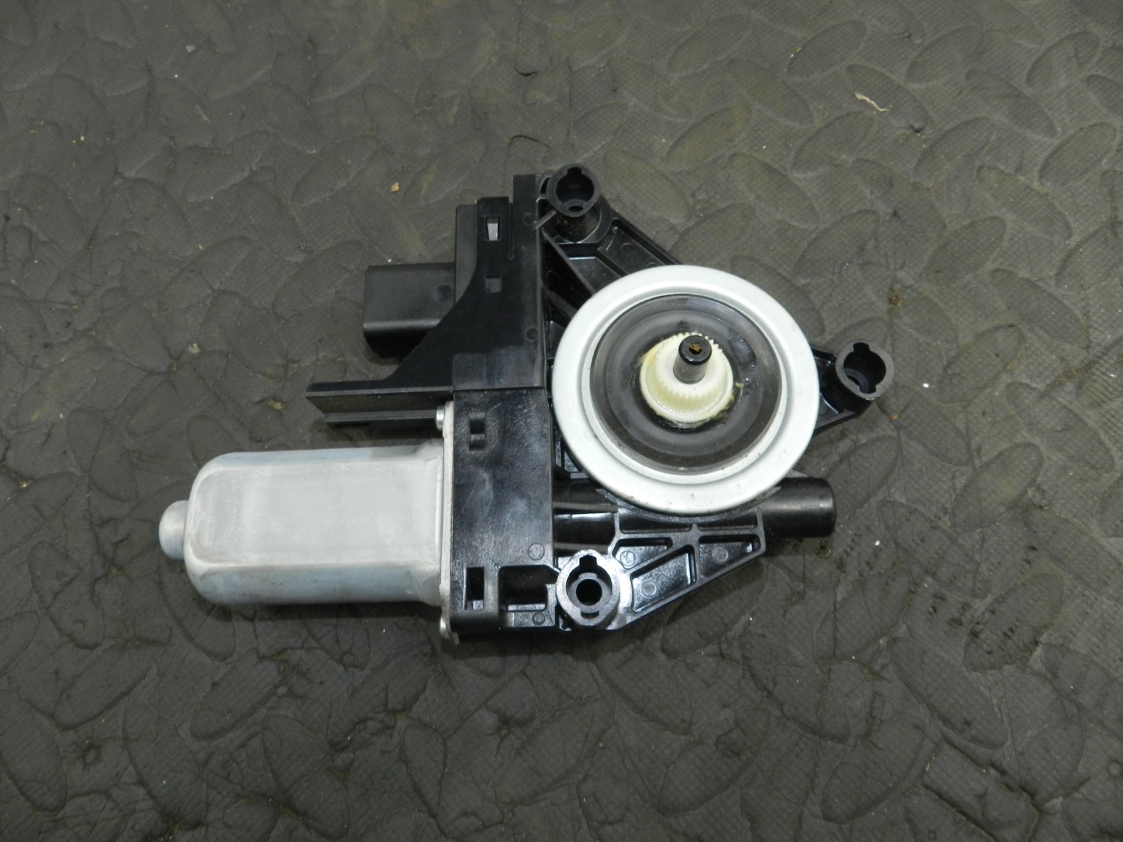 172. 2011 JEEP GRAND CHEROKEE MK4 WK2. DRIVER SIDE FRONT WINDOW MOTOR - Image 10