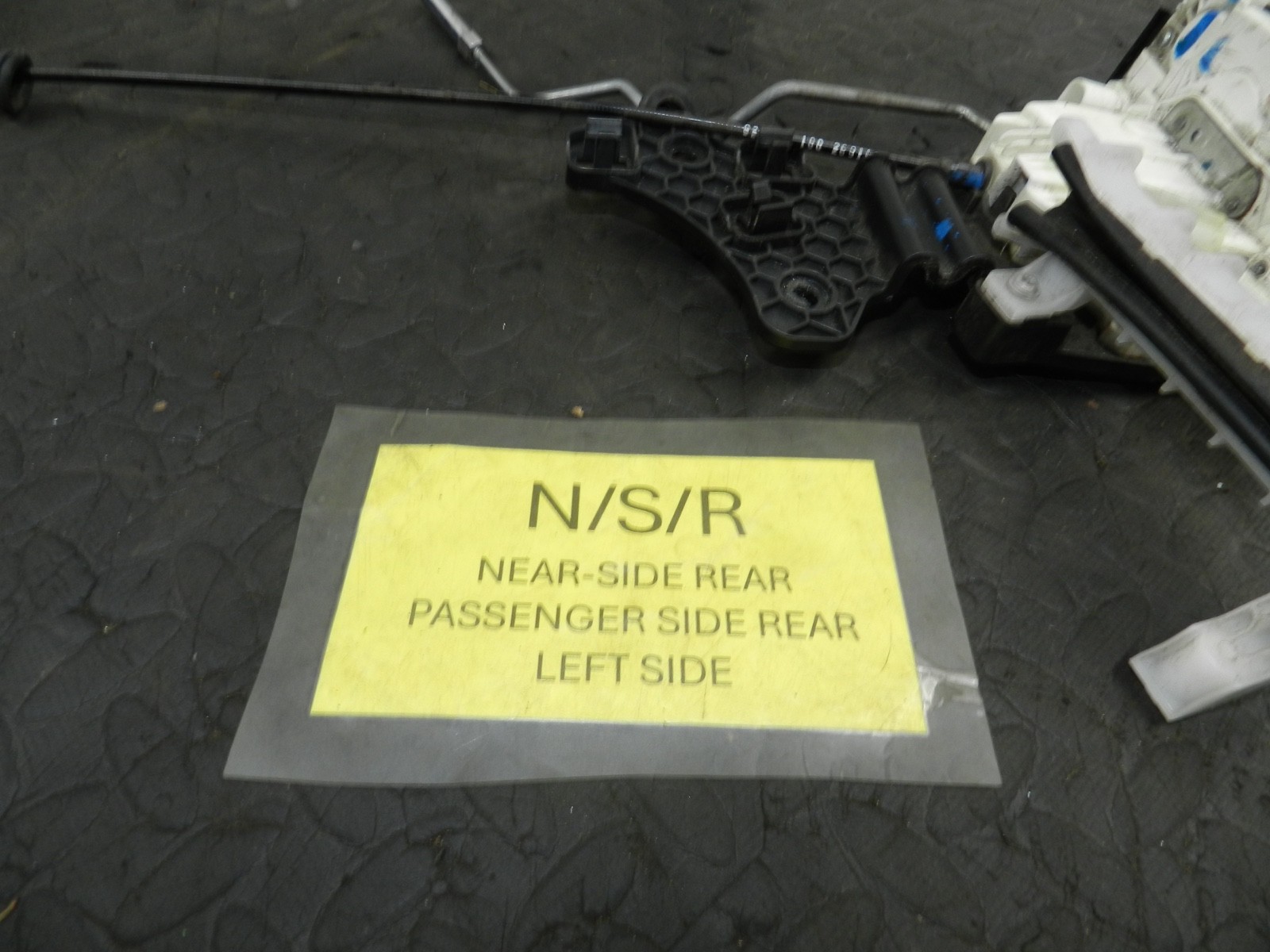 172. 2011 JEEP GRAND CHEROKEE MK4 WK2. PASSENGER SIDE REAR DOOR LOCK MOTOR