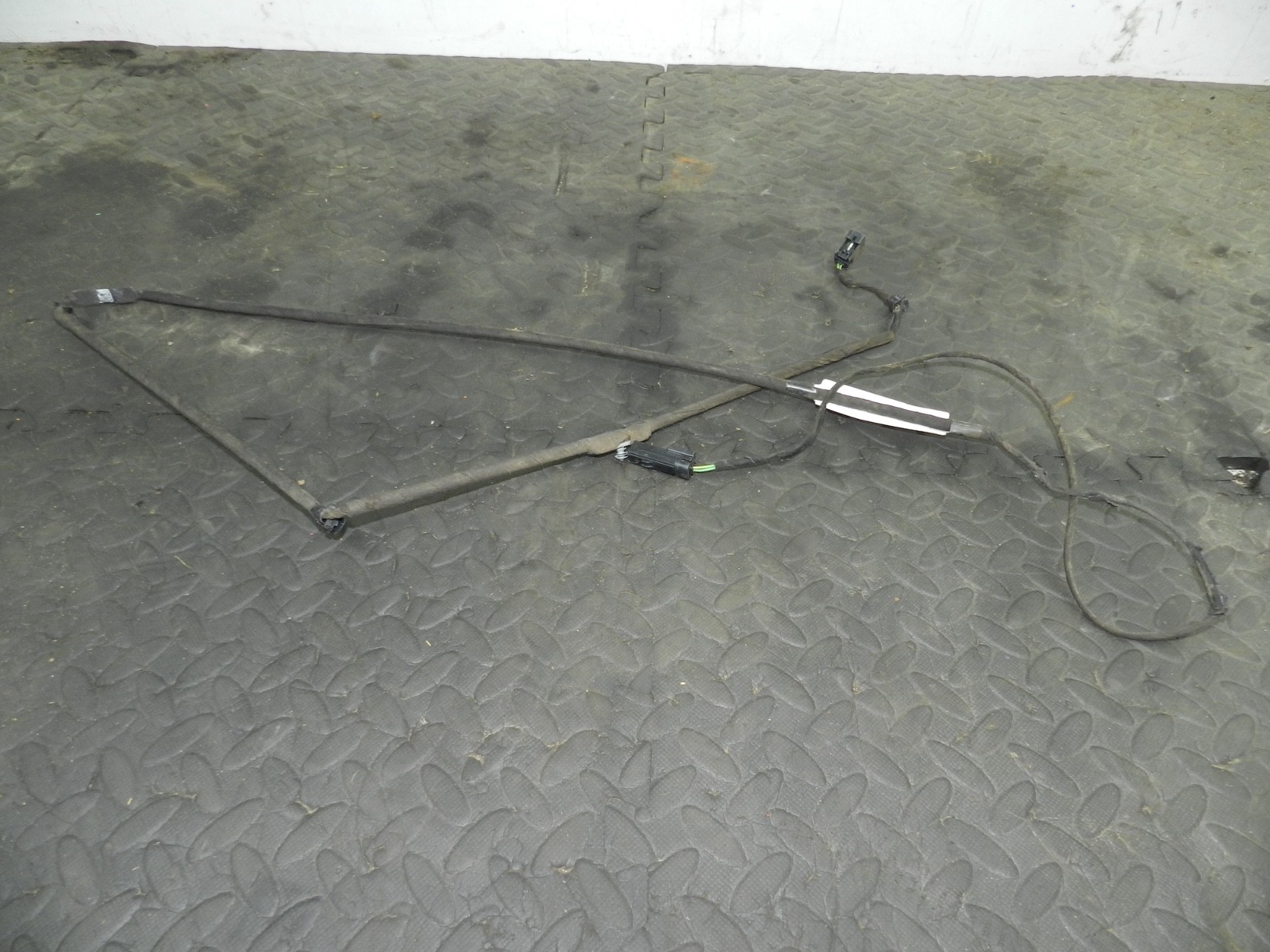172. 2011 JEEP GRAND CHEROKEE MK4 WK2. PASSENGER SIDE FRONT DOOR WIRING - Image 2