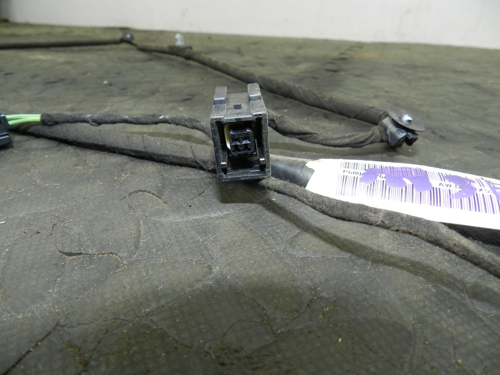 172. 2011 JEEP GRAND CHEROKEE MK4 WK2. PASSENGER SIDE FRONT DOOR WIRING - Image 4