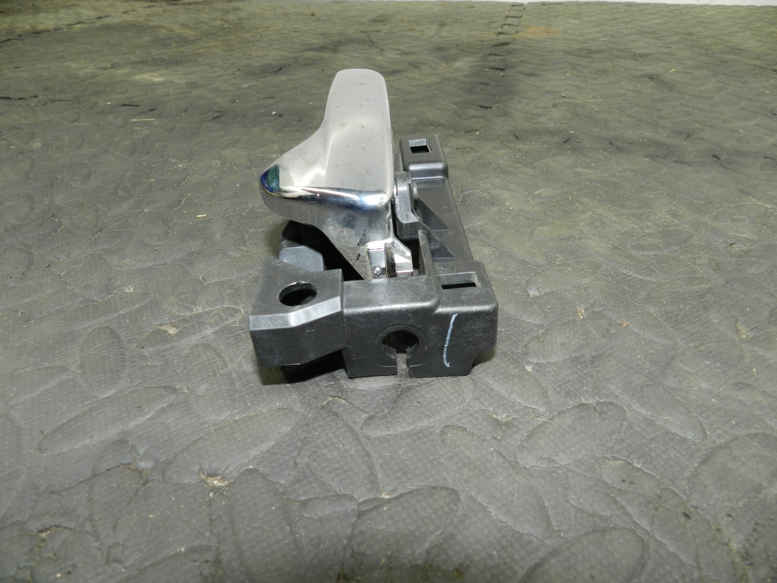 172. 2011 JEEP GRAND CHEROKEE MK4 WK2. PASSENGER SIDE FRONT DOOR HANDLE INTERNAL - Image 4