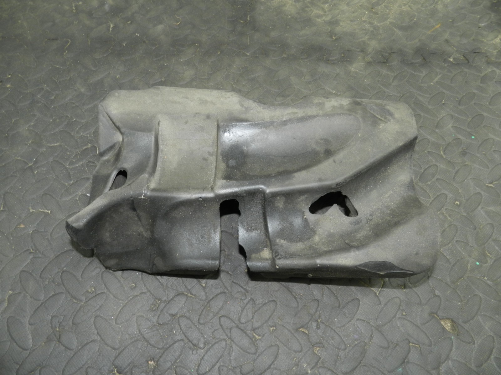 172. 2011 JEEP GRAND CHEROKEE MK4 WK2. PASSENGER SIDE ENGINE FOAM COVER - Image 5