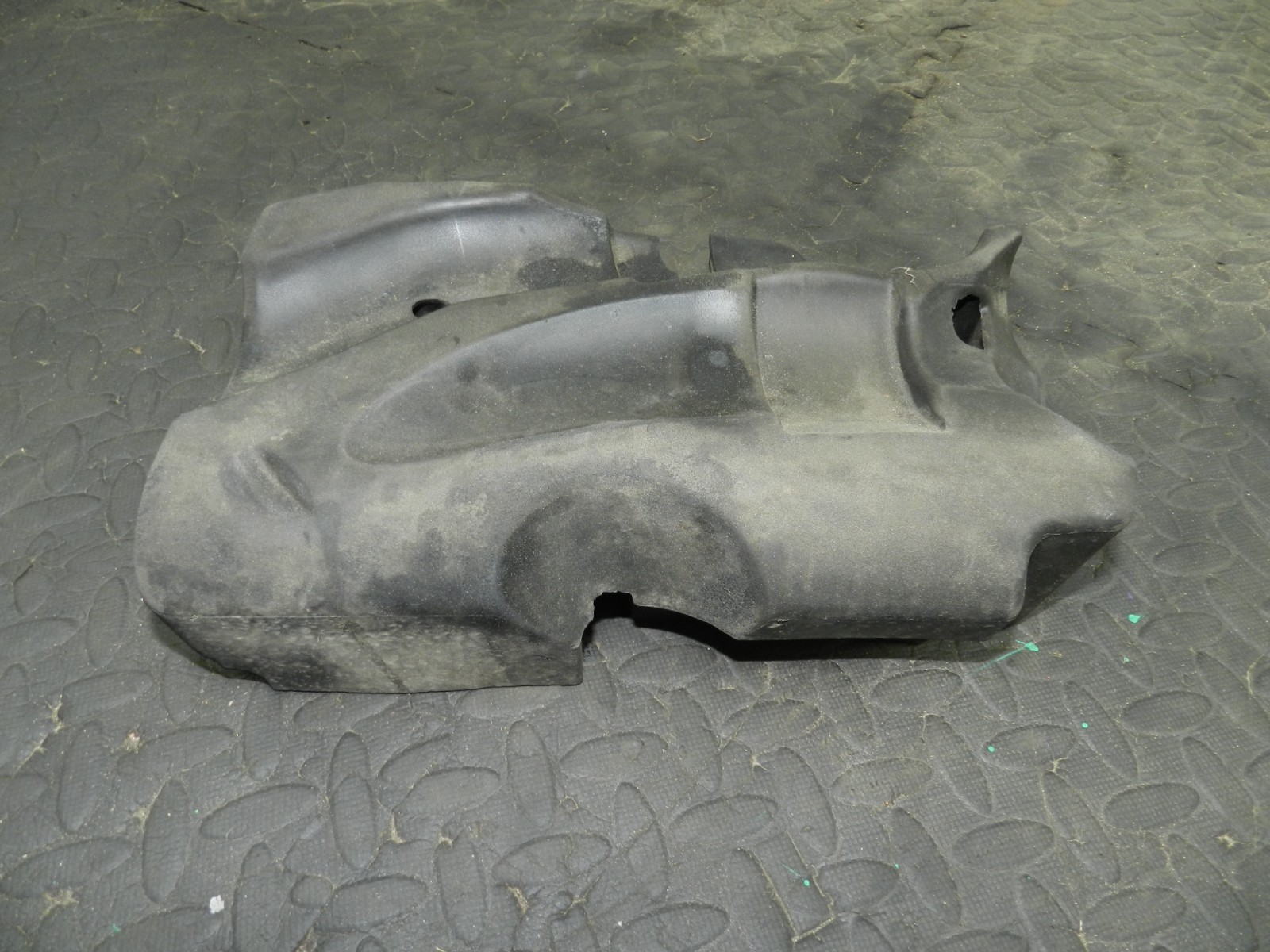 172. 2011 JEEP GRAND CHEROKEE MK4 WK2. PASSENGER SIDE ENGINE FOAM COVER - Image 6