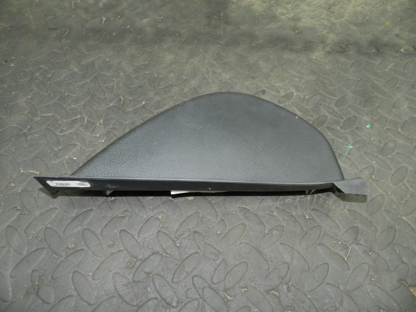 172. 2011 JEEP GRAND CHEROKEE MK4 WK2. DASH BOARD END TRIM
