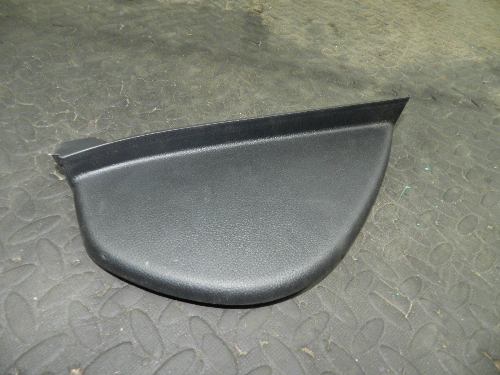 172. 2011 JEEP GRAND CHEROKEE MK4 WK2. DASH BOARD END TRIM - Image 2