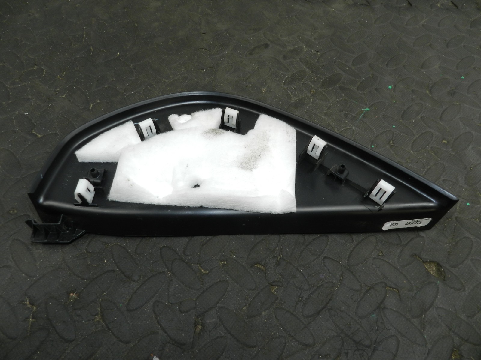 172. 2011 JEEP GRAND CHEROKEE MK4 WK2. DASH BOARD END TRIM - Image 3