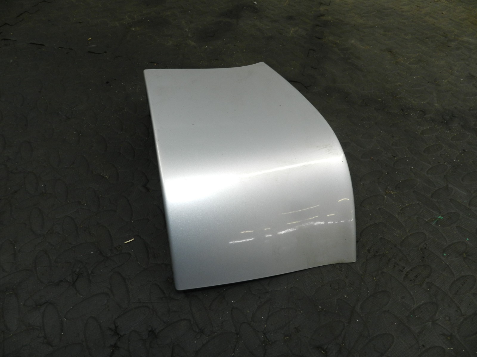 177. 2000 SAAB 9-3 CONVERTIBLE YS3D. PASSENGER SIDE REAR LOWER LIGHT TRIM SILVER - Image 2