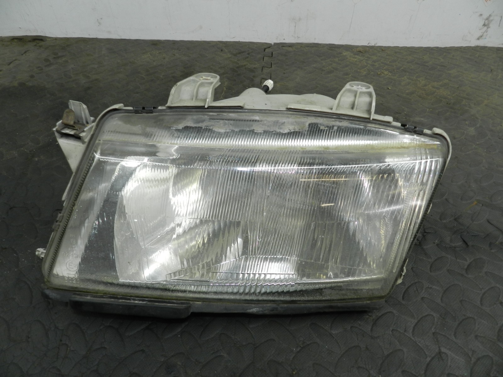 177. 2000 SAAB 9-3 CONVERTIBLE YS3D. PASSENGER SIDE HEAD LIGHT