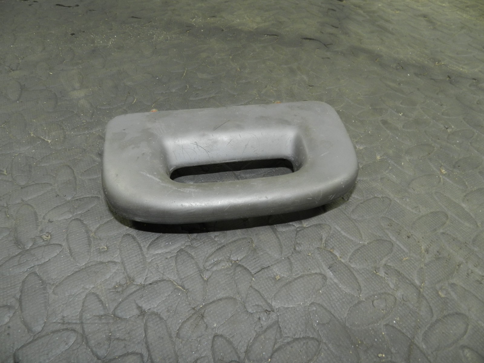 177. 2000 SAAB 9-3 CONVERTIBLE YS3D. REAR HEAD REST
