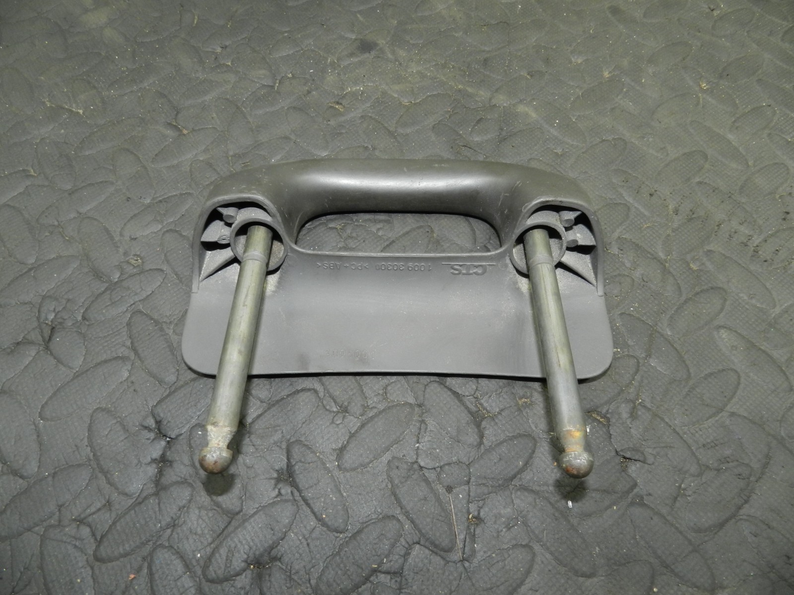 177. 2000 SAAB 9-3 CONVERTIBLE YS3D. REAR HEAD REST - Image 2