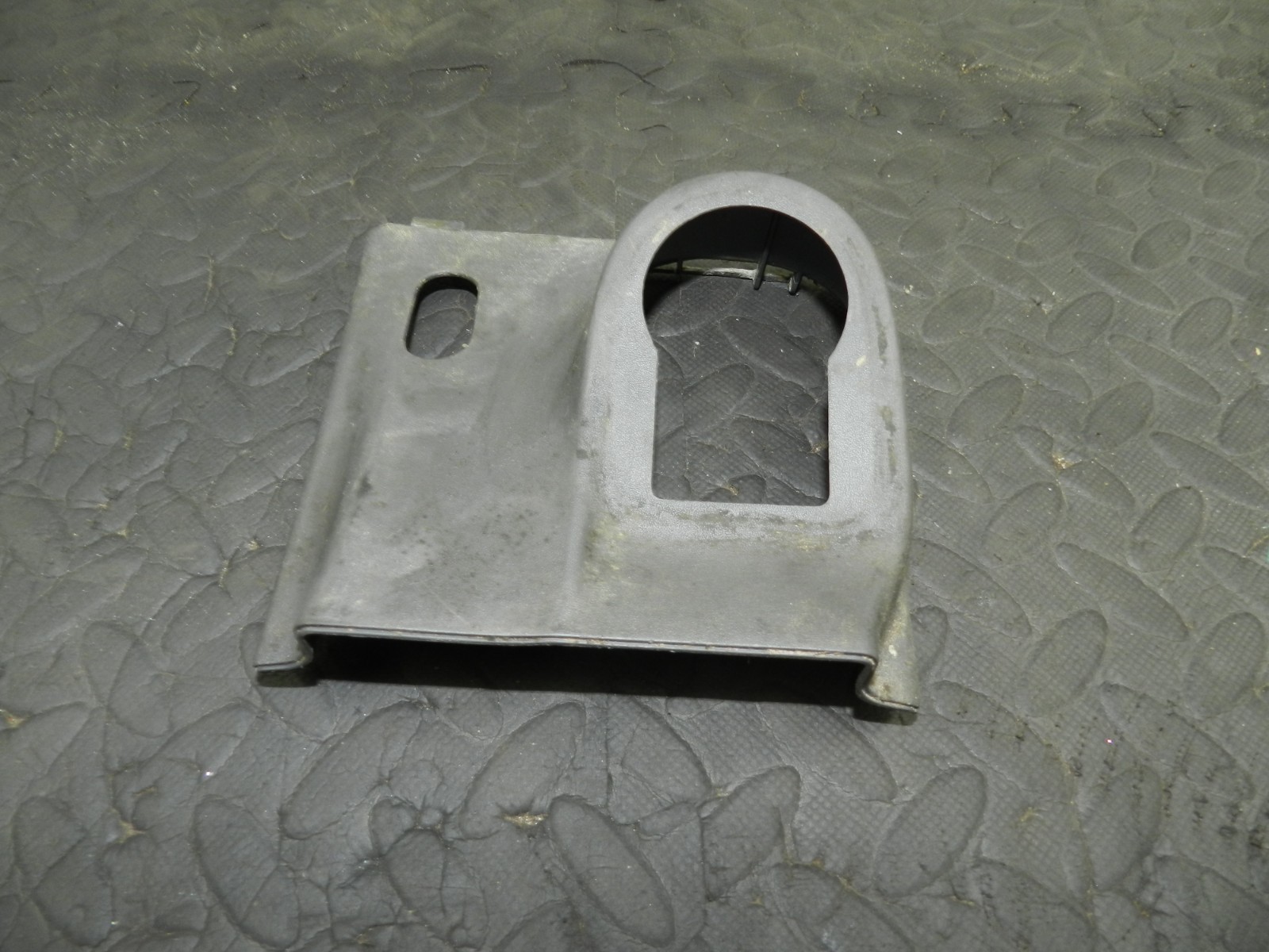 177. 2000 SAAB 9-3 CONVERTIBLE YS3D. CENTRE CONSOLE IGNITION COVER TRIM