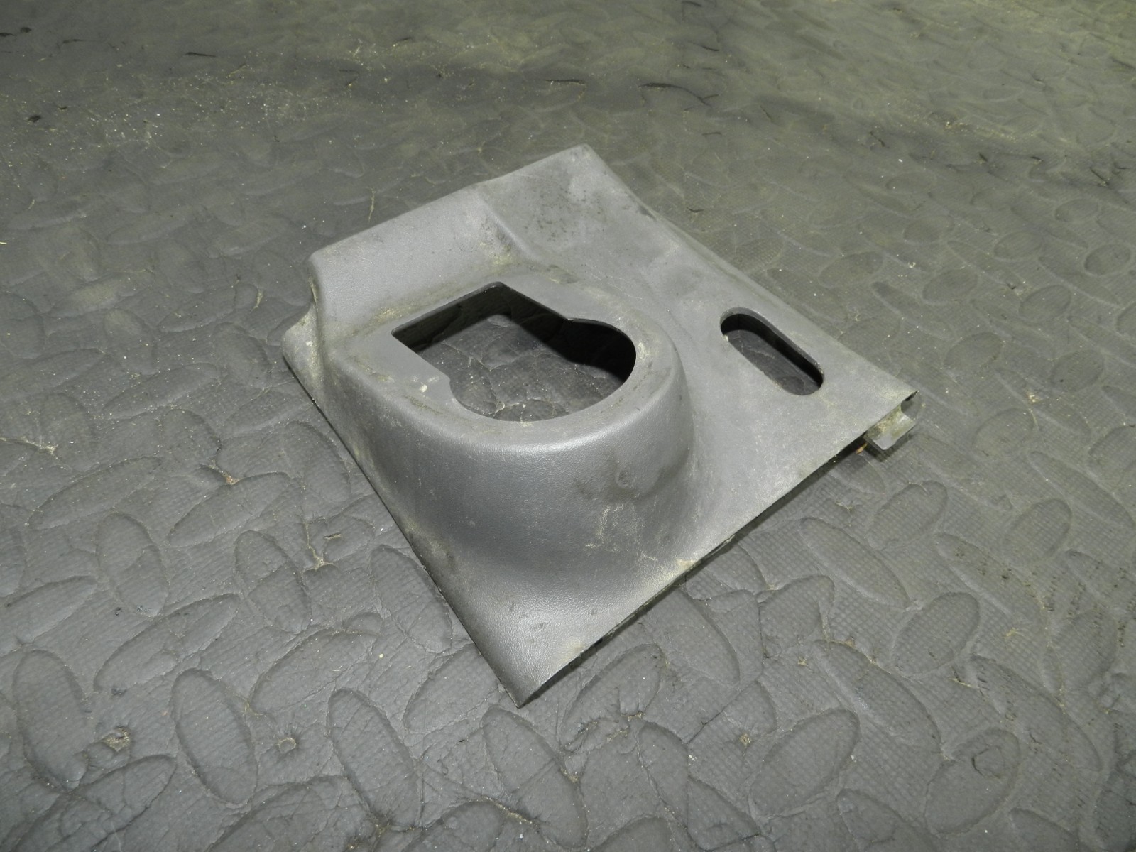 177. 2000 SAAB 9-3 CONVERTIBLE YS3D. CENTRE CONSOLE IGNITION COVER TRIM - Image 2