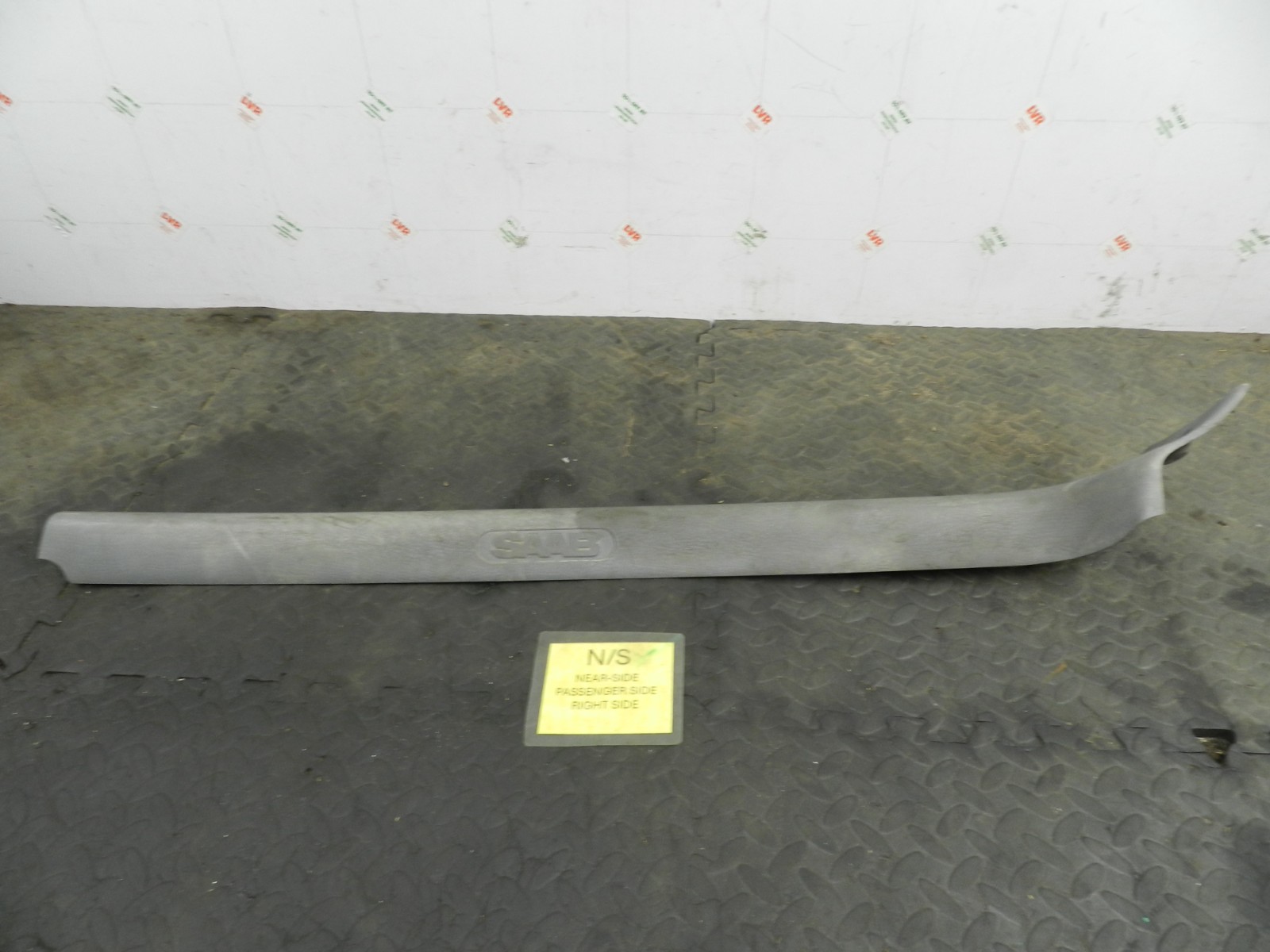 177. 2000 SAAB 9-3 CONVERTIBLE YS3D. PASSENGER SIDE SILL TRIM