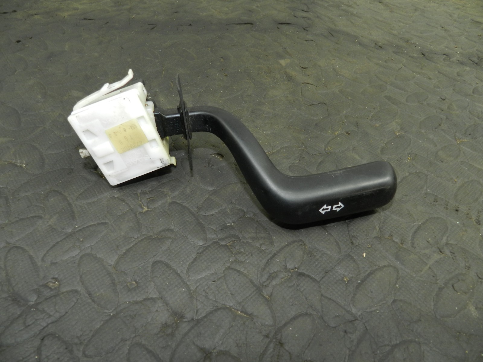 177. 2000 SAAB 9-3 CONVERTIBLE YS3D. INDICATOR STALK