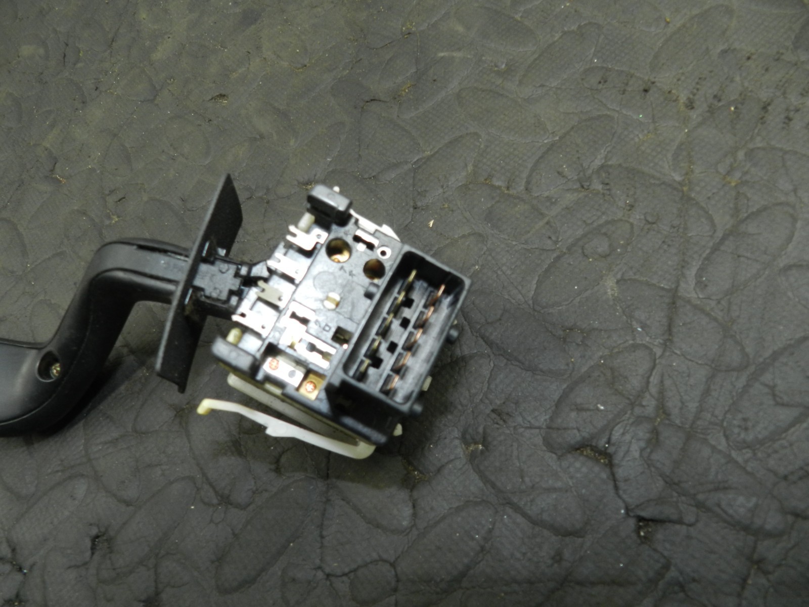 177. 2000 SAAB 9-3 CONVERTIBLE YS3D. INDICATOR STALK - Image 3