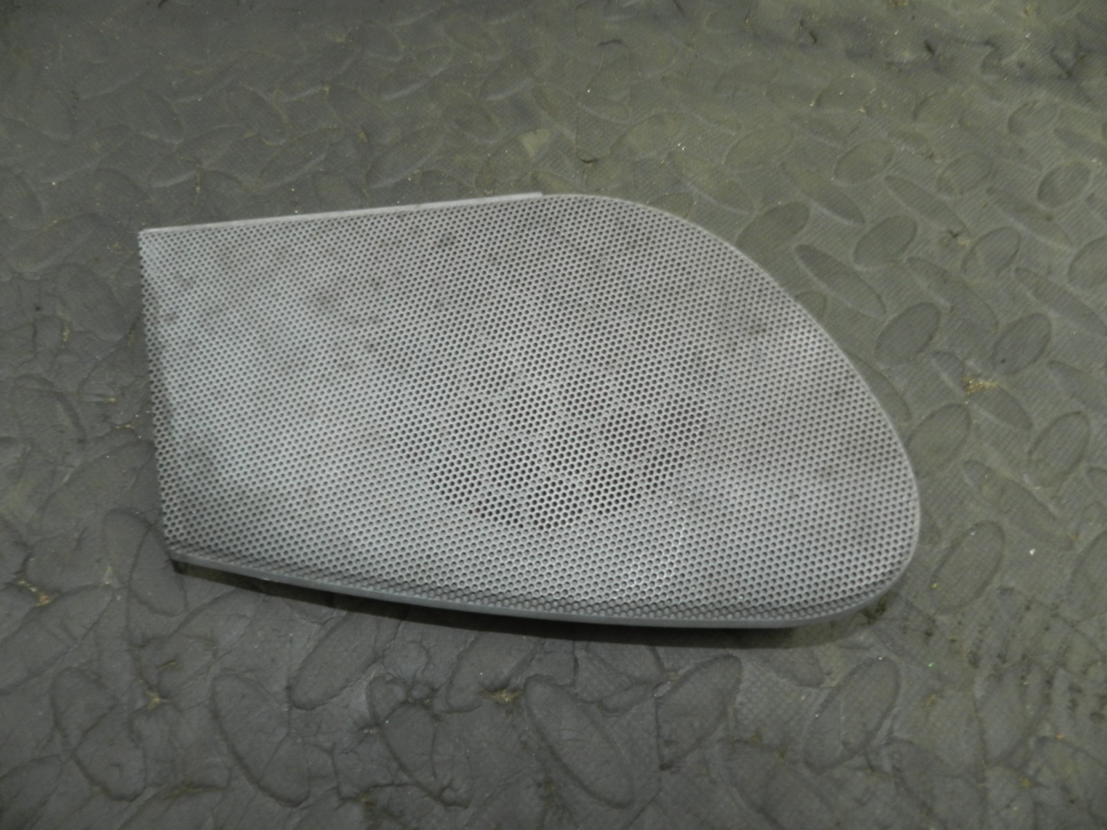 177. 2000 SAAB 9-3 CONVERTIBLE YS3D. DOOR SPEAKER GRILL COVER