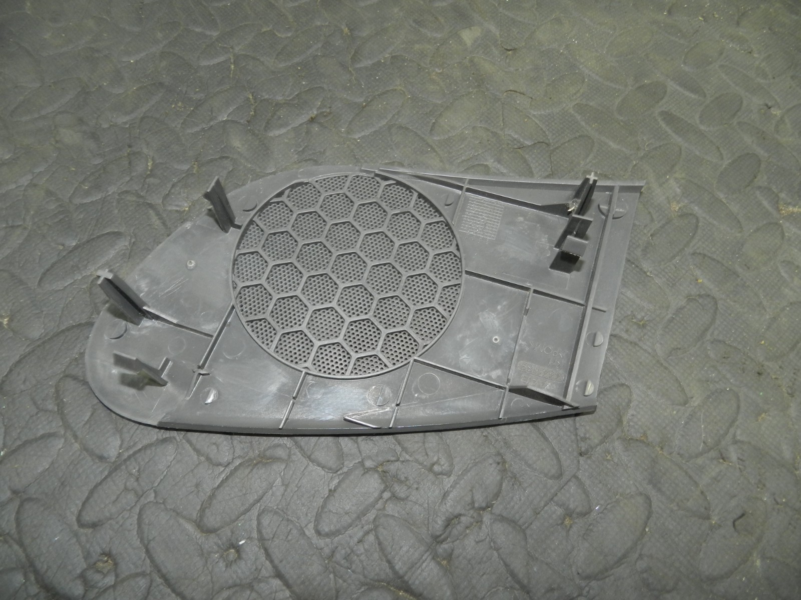177. 2000 SAAB 9-3 CONVERTIBLE YS3D. DOOR SPEAKER GRILL COVER - Image 2