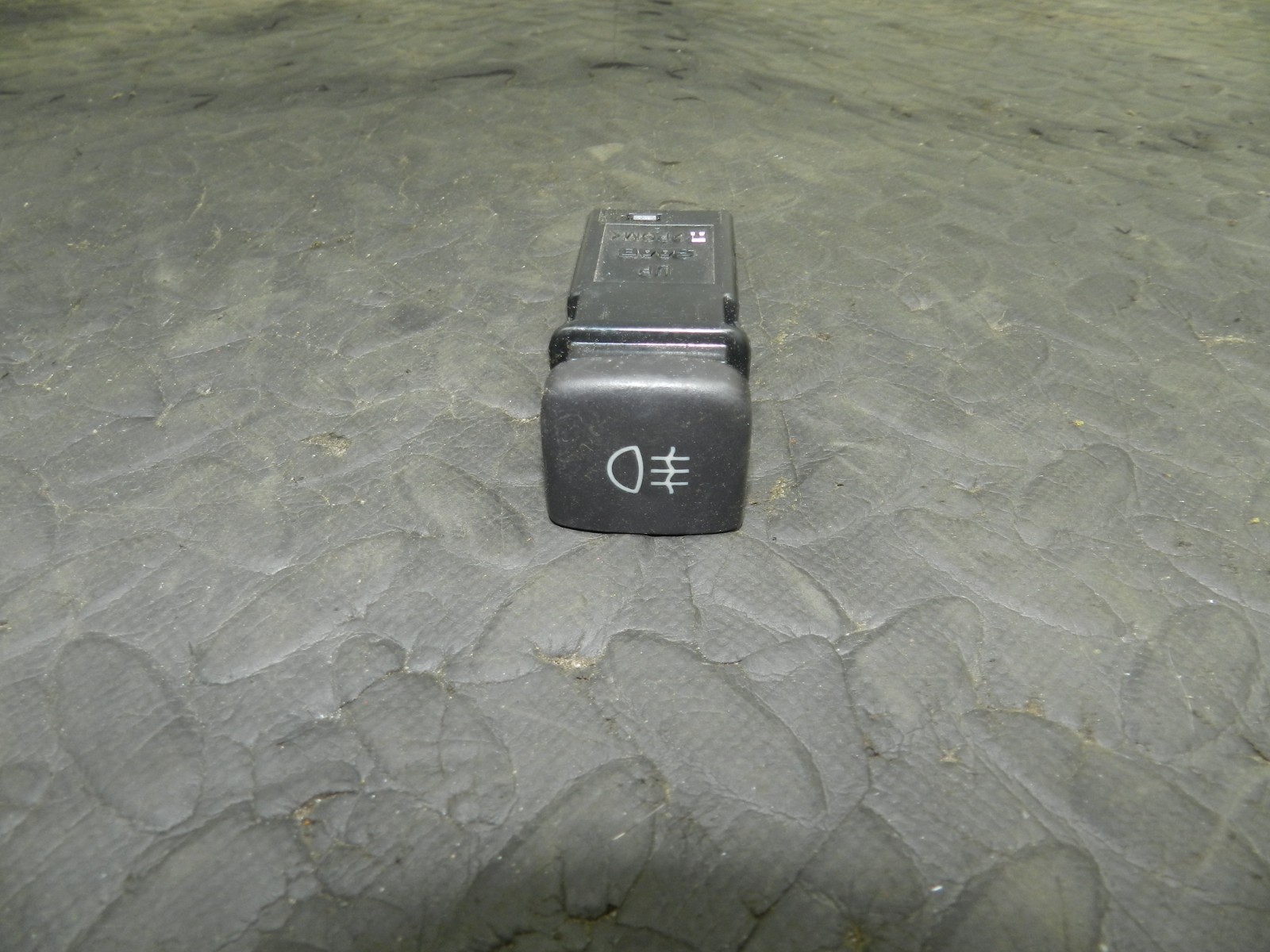177. 2000 SAAB 9-3 CONVERTIBLE YS3D. FOG LIGHT SWITCH