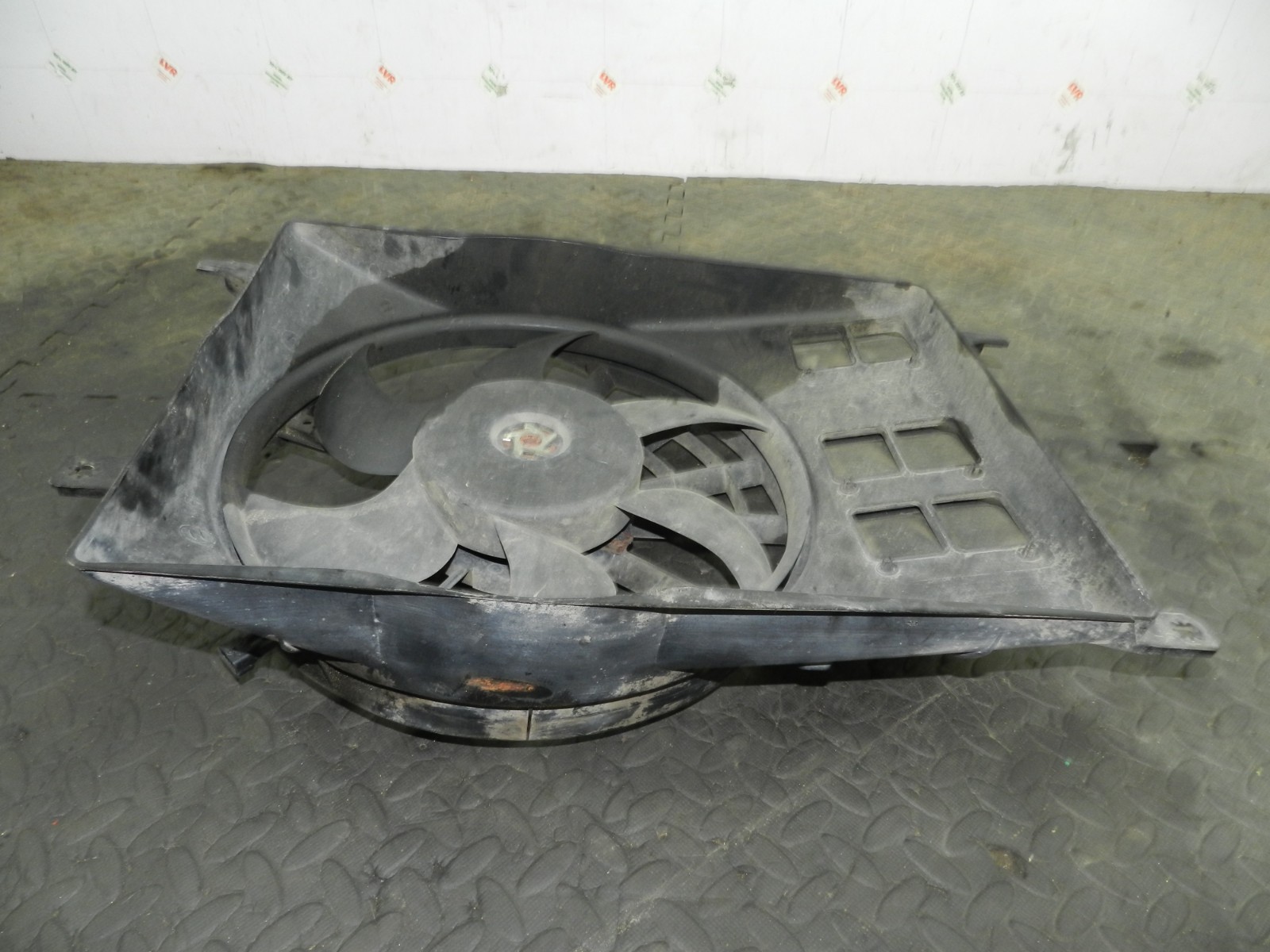 177. 2000 SAAB 9-3 CONVERTIBLE YS3D. COOLING RADIATOR FAN - Image 2