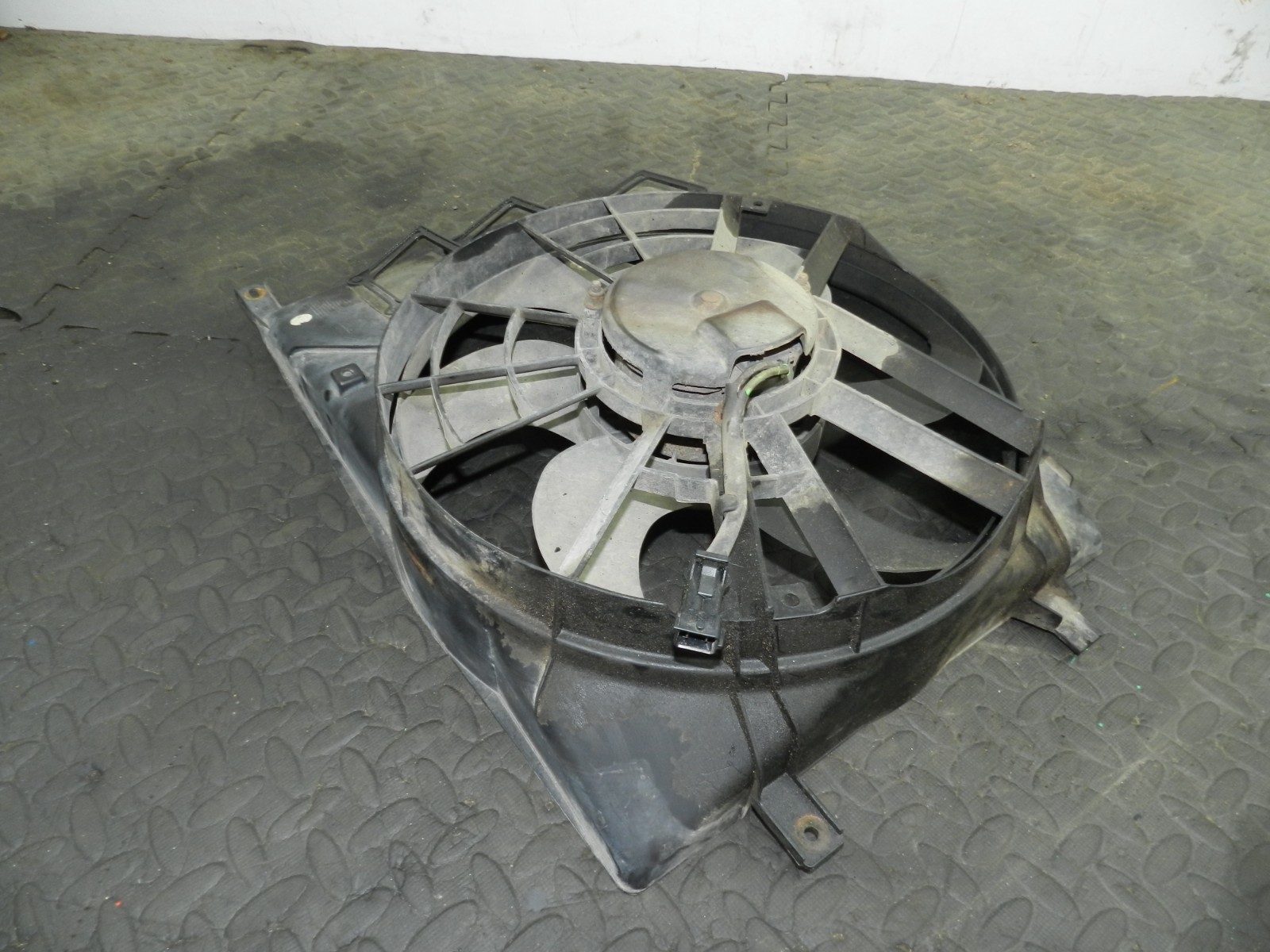 177. 2000 SAAB 9-3 CONVERTIBLE YS3D. COOLING RADIATOR FAN - Image 4
