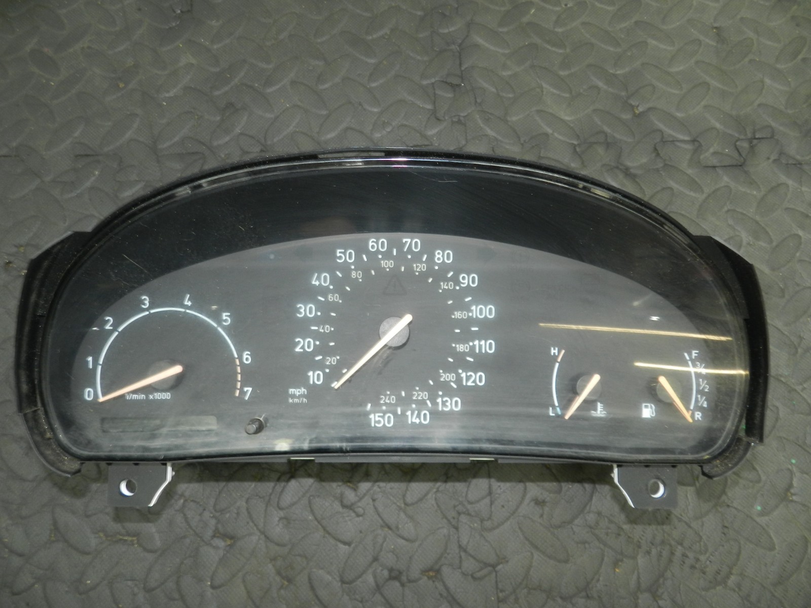 177. 2000 SAAB 9-3 CONVERTIBLE YS3D. SPEEDO SPEEDOMETER INSTRUMENT PANEL CLUSTER