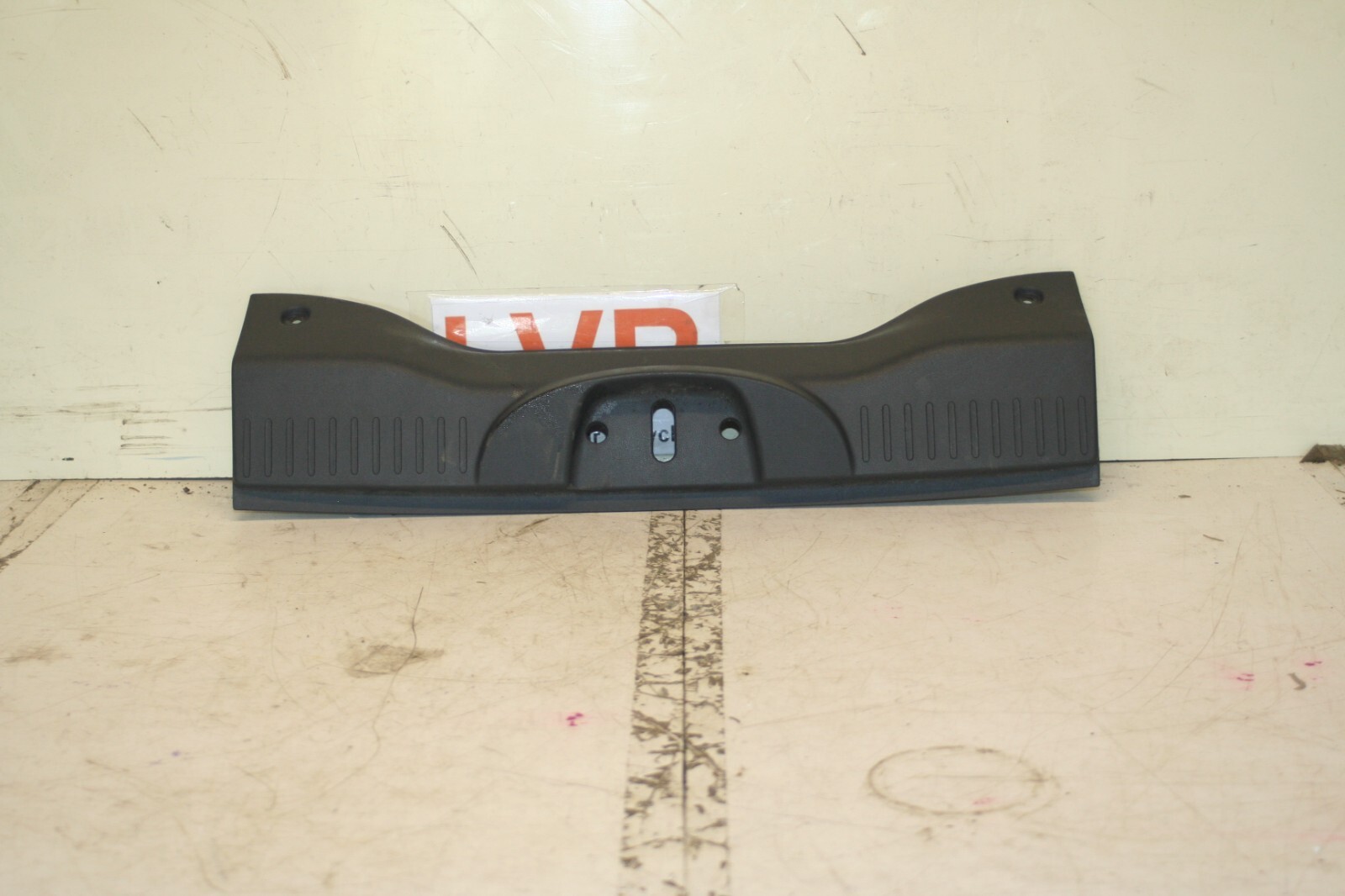 2008 FIAT 500. 1.2 PETROL. BOOT LOWER SLAM TRIM PLASTIC
