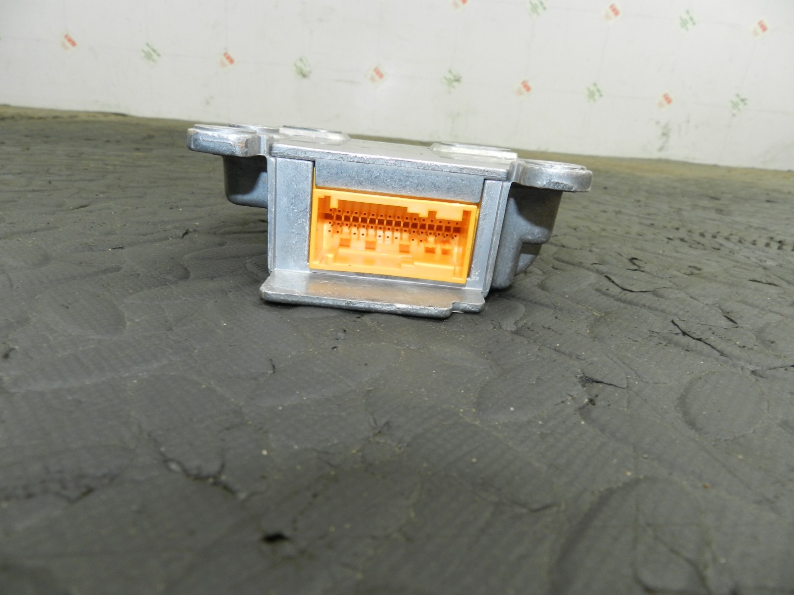 177. 2000 SAAB 9-3 CONVERTIBLE YS3D. AIR BAG ECU MODULE 05018833 - Image 2