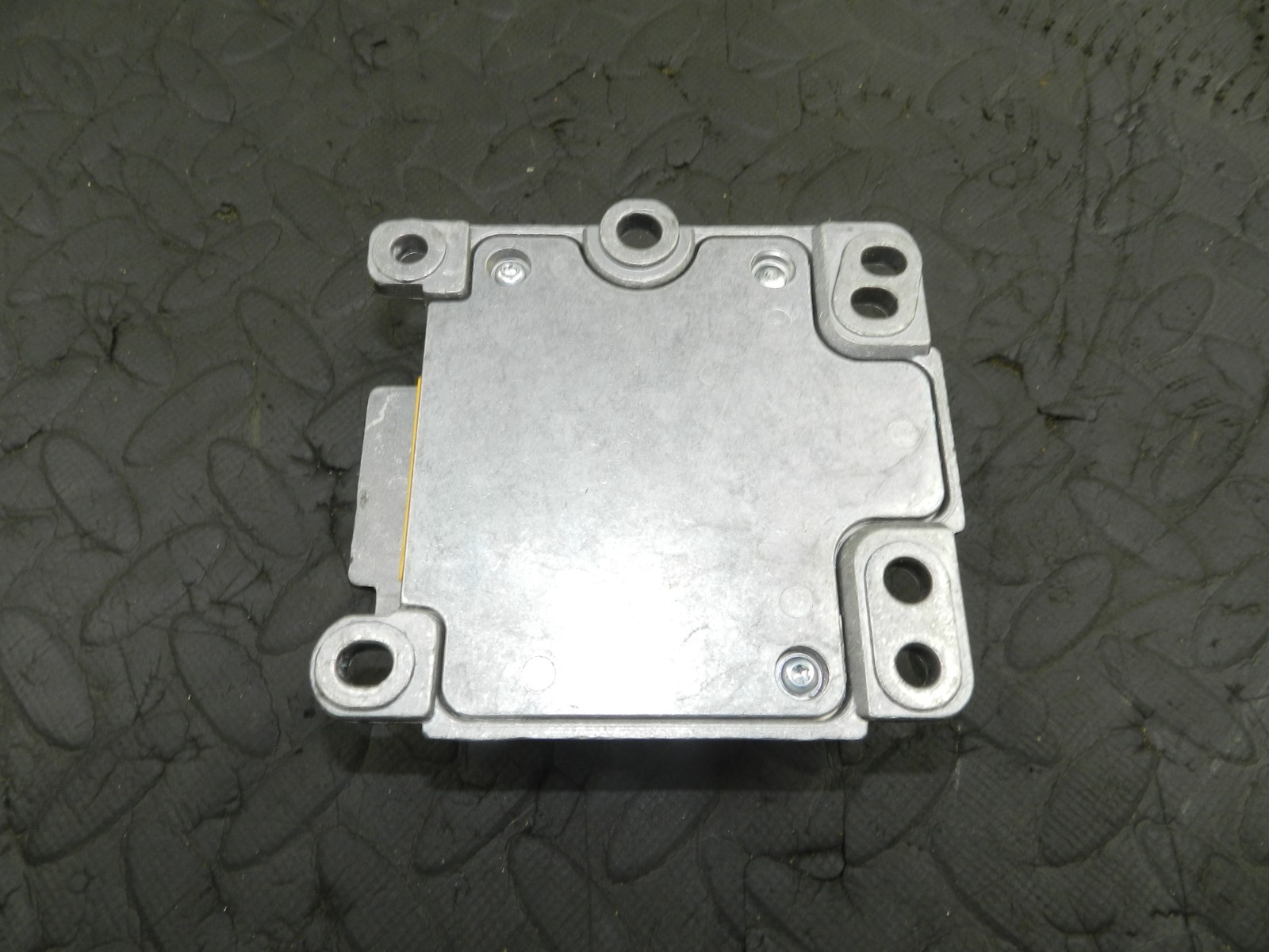 177. 2000 SAAB 9-3 CONVERTIBLE YS3D. AIR BAG ECU MODULE 05018833 - Image 3