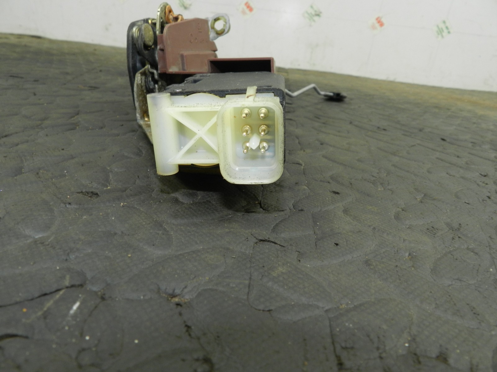 177. 2000 SAAB 9-3 CONVERTIBLE YS3D. DRIVER FRONT DOOR LOCK MOTOR MECHANISM - Image 2