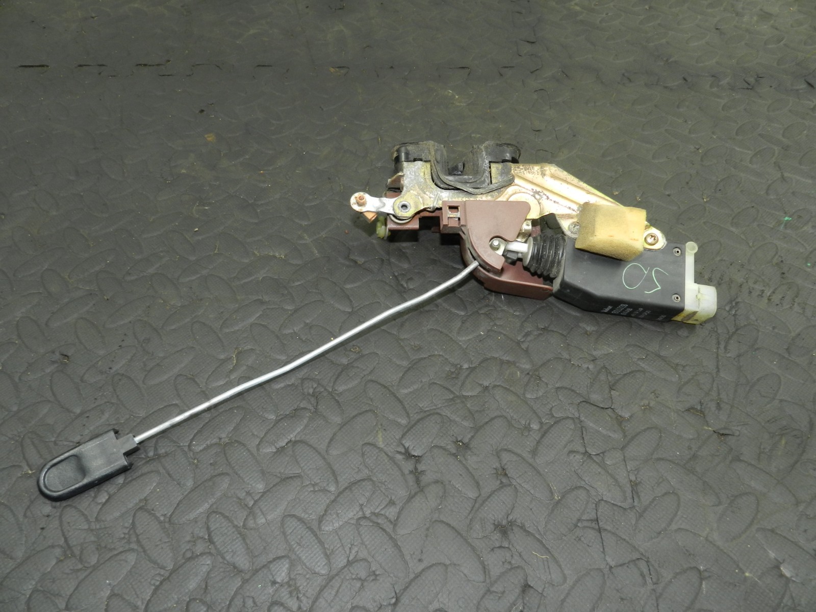 177. 2000 SAAB 9-3 CONVERTIBLE YS3D. DRIVER FRONT DOOR LOCK MOTOR MECHANISM - Image 4