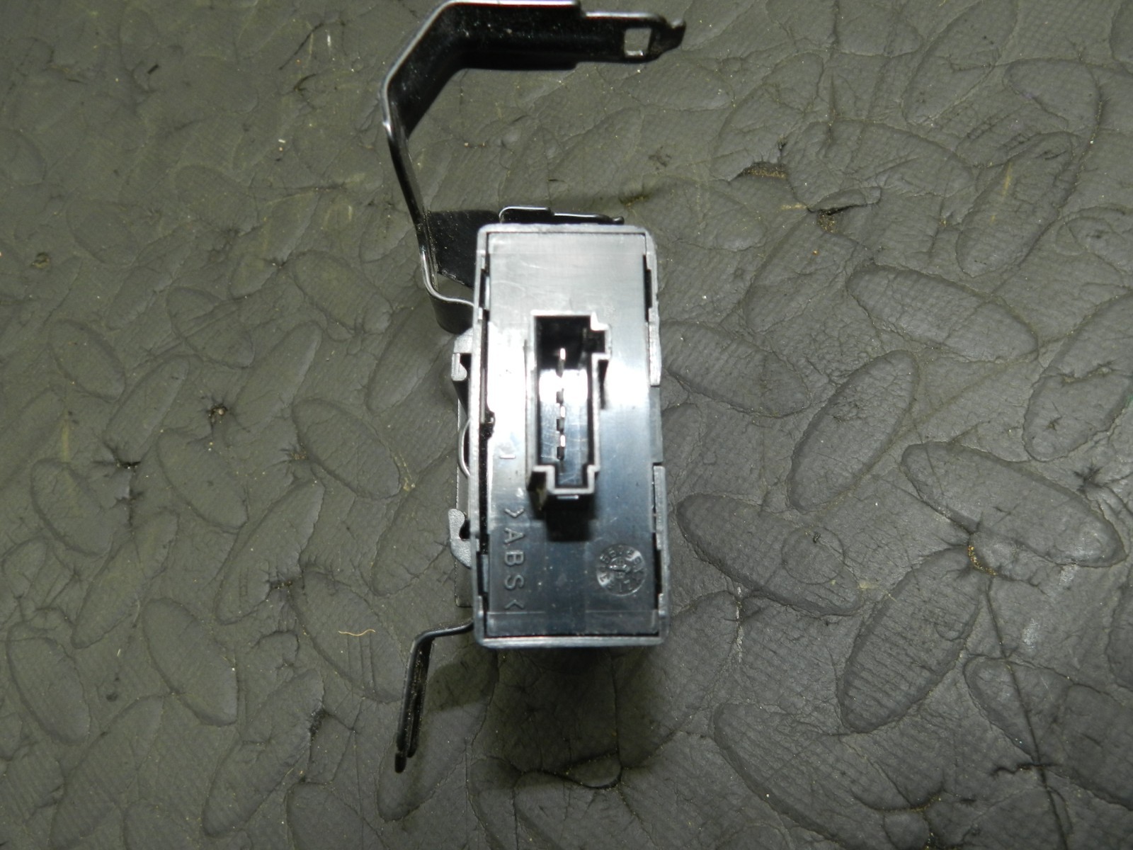 177. 2000 SAAB 9-3 CONVERTIBLE YS3D. TILT SENSOR 5037767 - Image 2