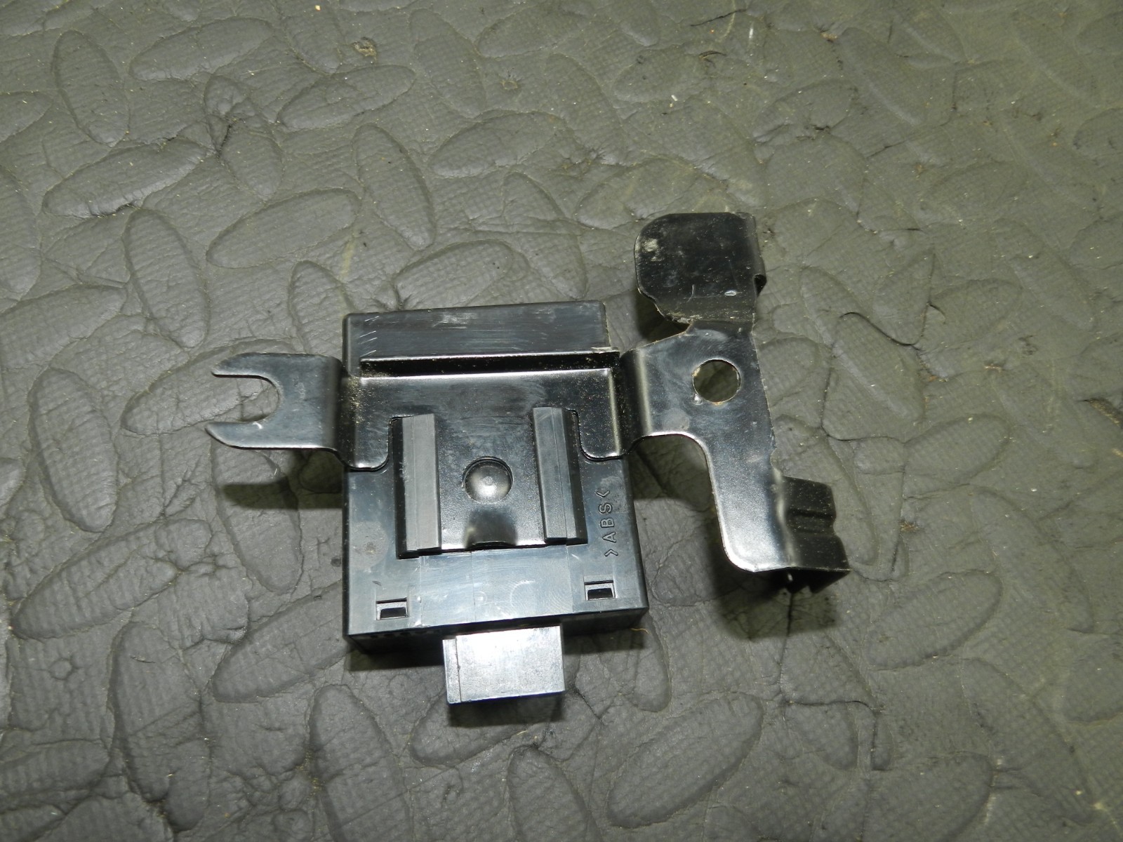 177. 2000 SAAB 9-3 CONVERTIBLE YS3D. TILT SENSOR 5037767 - Image 3