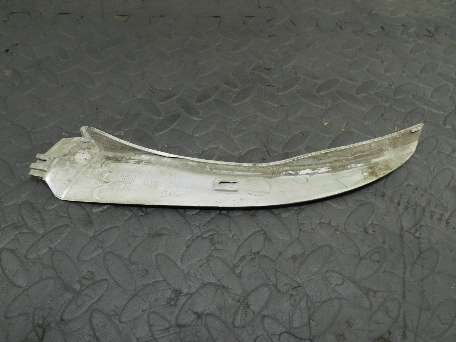 177. 2000 SAAB 9-3 CONVERTIBLE YS3D. PASSENGER SIDE REAR WHEEL ARCH TRIM - Image 2