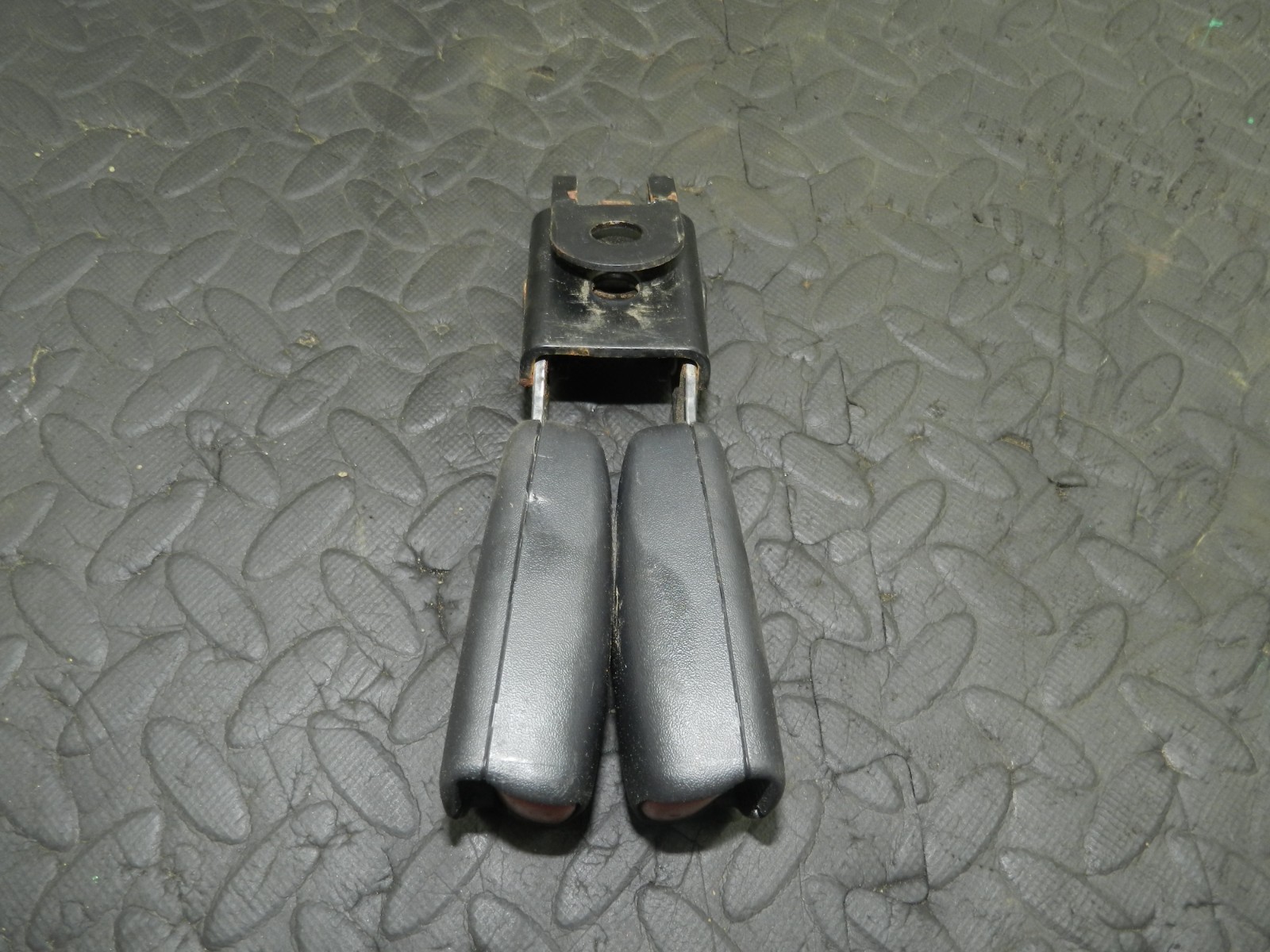 177. 2000 SAAB 9-3 CONVERTIBLE YS3D. SEAT BELT BUCKLES - Image 5