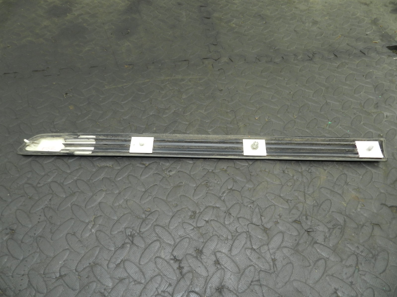177. 2000 SAAB 9-3 CONVERTIBLE YS3D. DRIVER SIDE REAR QUARTER HINGE TRIM - Image 3
