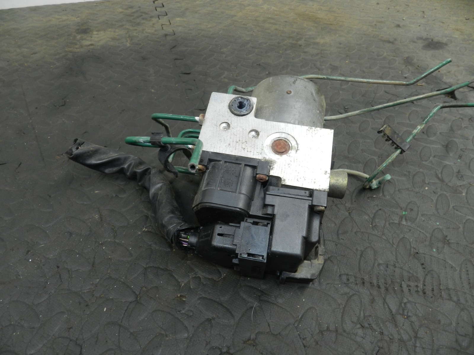 177. 2000 SAAB 9-3 CONVERTIBLE YS3D. ABS PUMP MODULE 0273004223 - Image 2