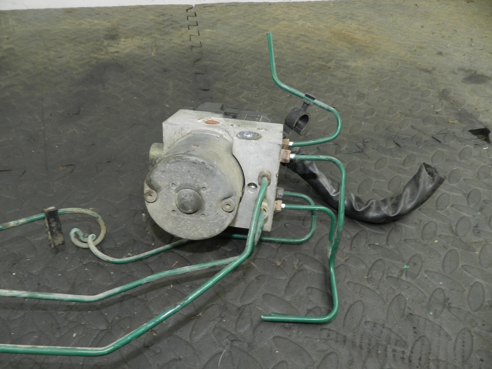 177. 2000 SAAB 9-3 CONVERTIBLE YS3D. ABS PUMP MODULE 0273004223 - Image 4