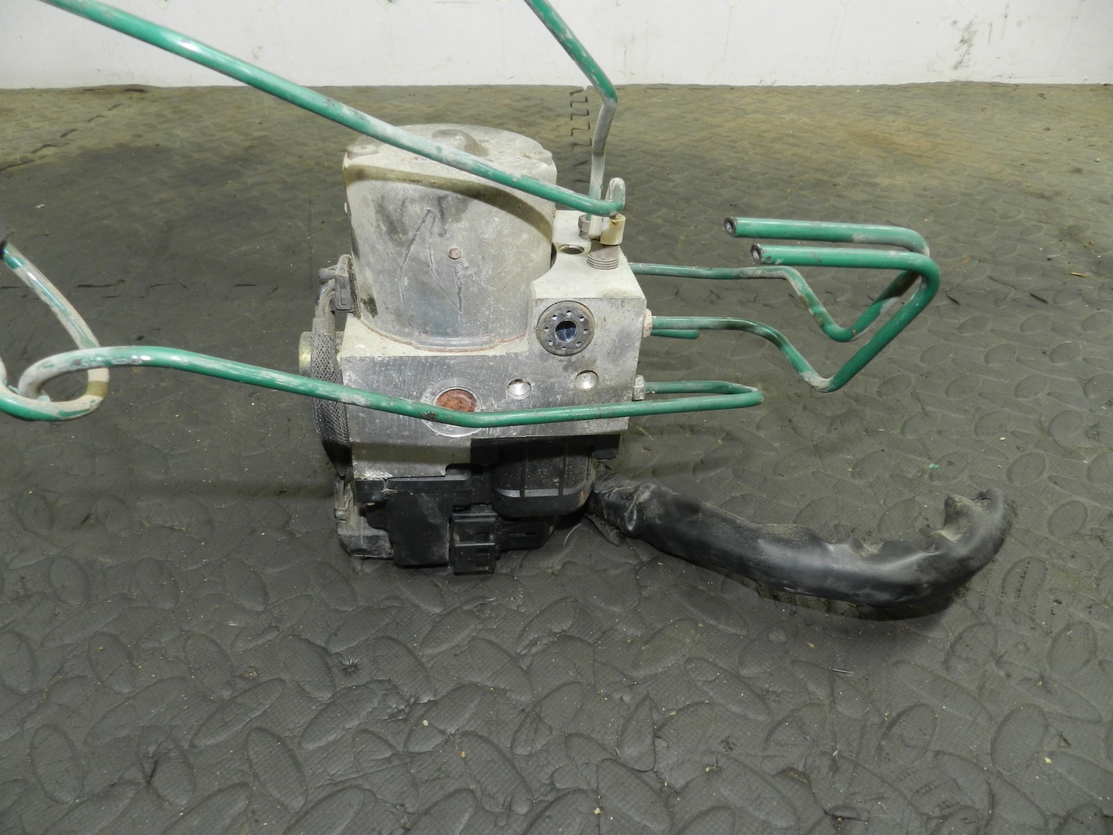 177. 2000 SAAB 9-3 CONVERTIBLE YS3D. ABS PUMP MODULE 0273004223 - Image 5