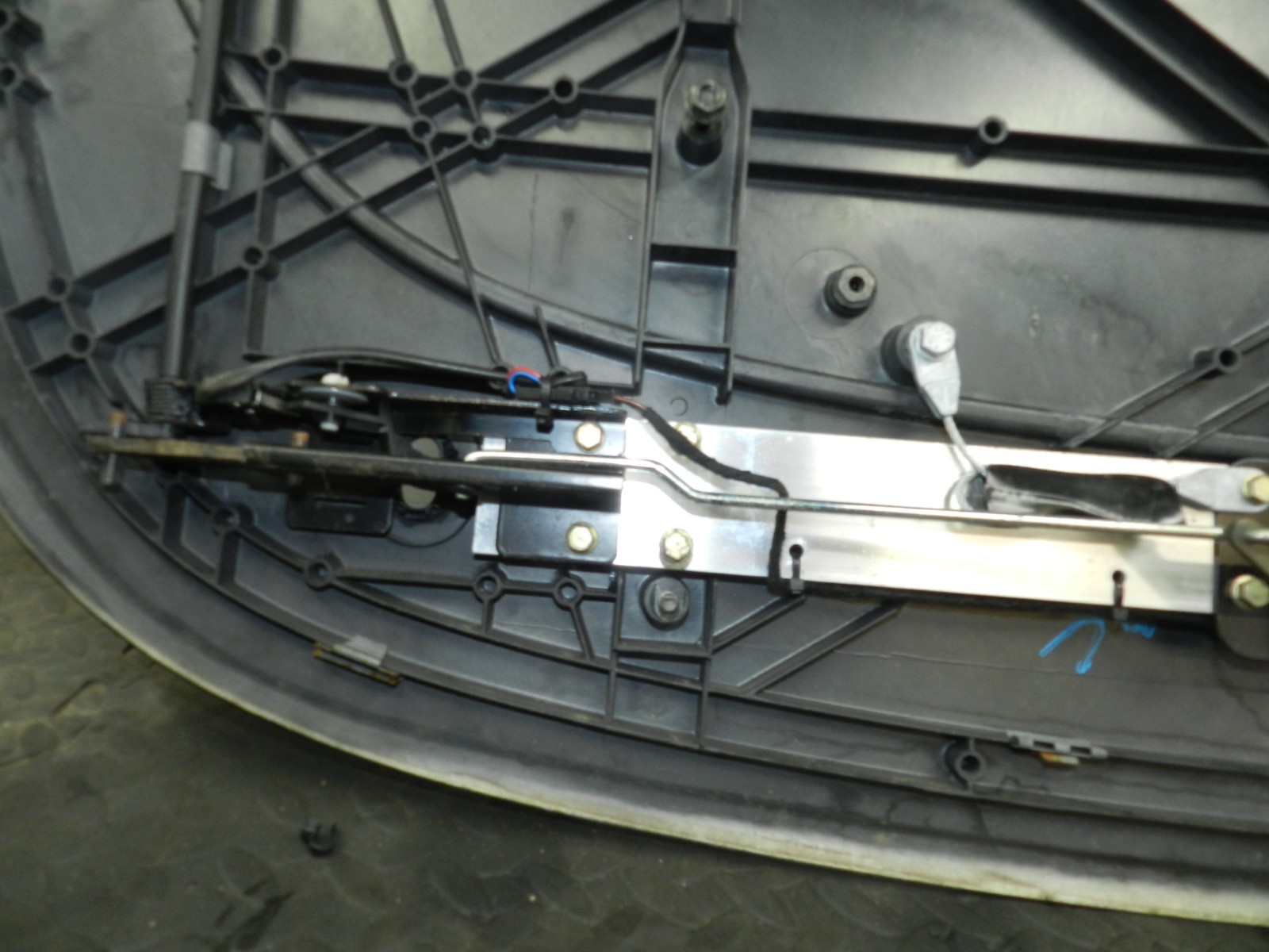 177. 2000 SAAB 9-3 CONVERTIBLE YS3D. CONVERTIBLE ROOF LID COVER - Image 4