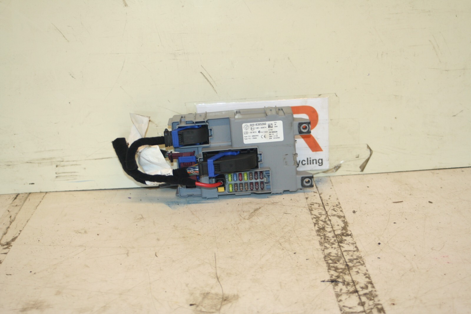 2008 FIAT 500. 1.2 PETROL. 00518395360 FUSE BOX BOARD BCM BODY CONTROL MODULE - Image 2