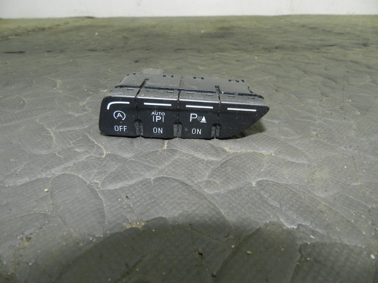 178. 2012 FORD FOCUS MK3. AUTO PARKING STOP / START BUTTONS