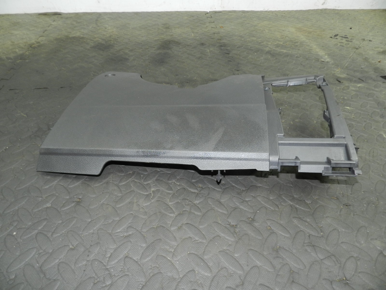 178. 2012 FORD FOCUS MK3. DRIVER SIDE LOWER DASH BOARD - Image 4