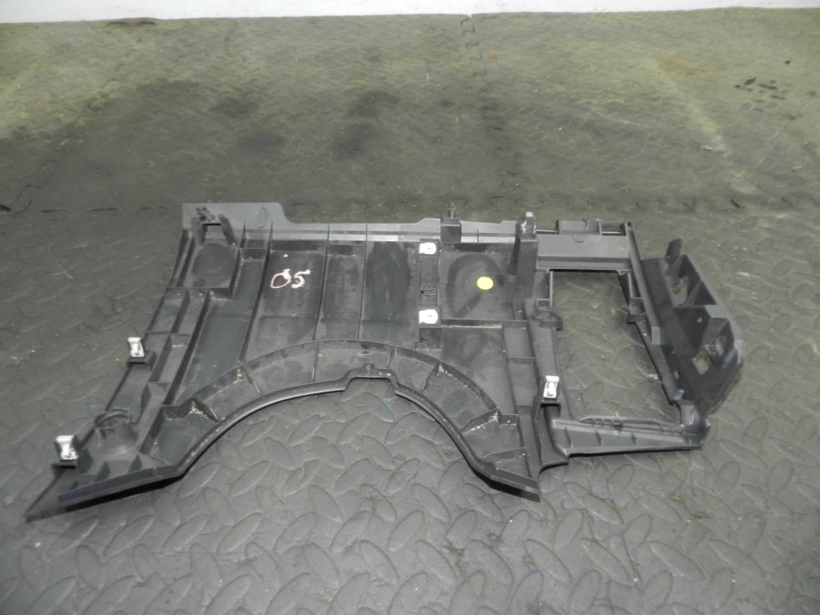 178. 2012 FORD FOCUS MK3. DRIVER SIDE LOWER DASH BOARD - Image 6