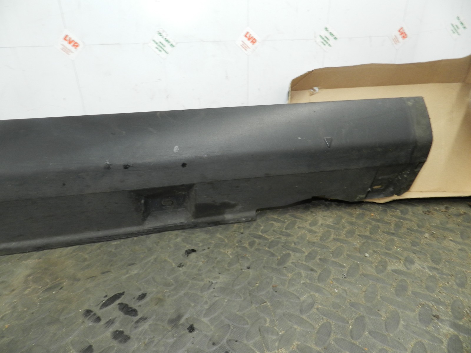 178. 2012 FORD FOCUS MK3. DRIVER SIDE SKIRT TRIM - Image 4